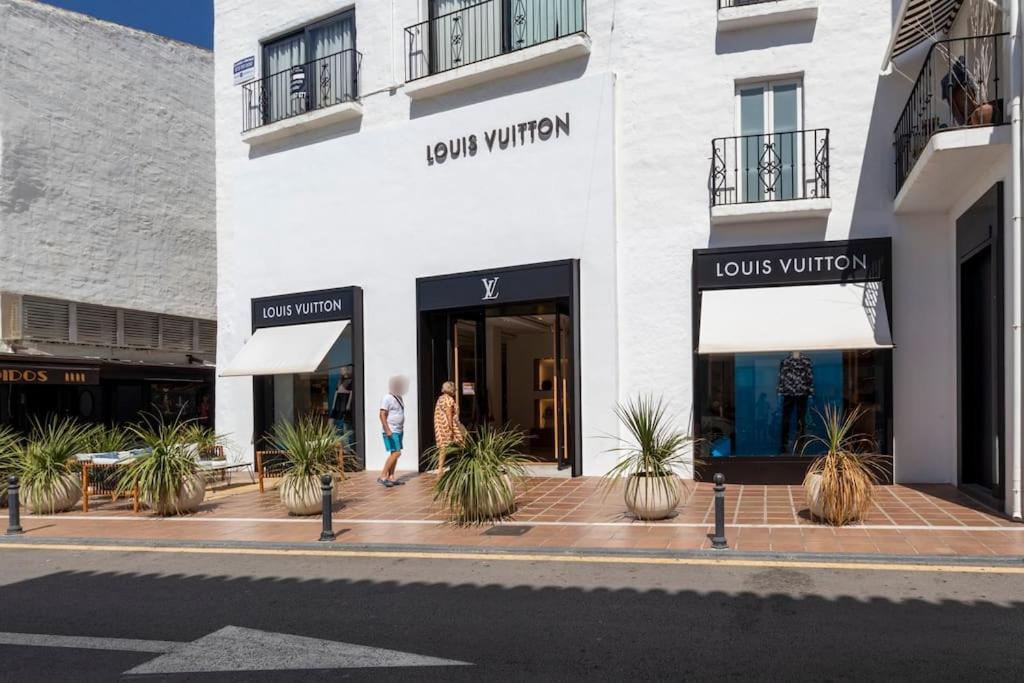 Apartment In The Heart Puerto Banus Luxurious Marbella